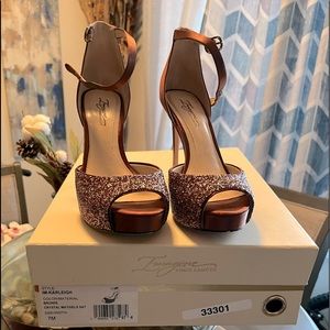 Imagine by Vince Camuto size 7 bronze colored heel with a crystal mat design